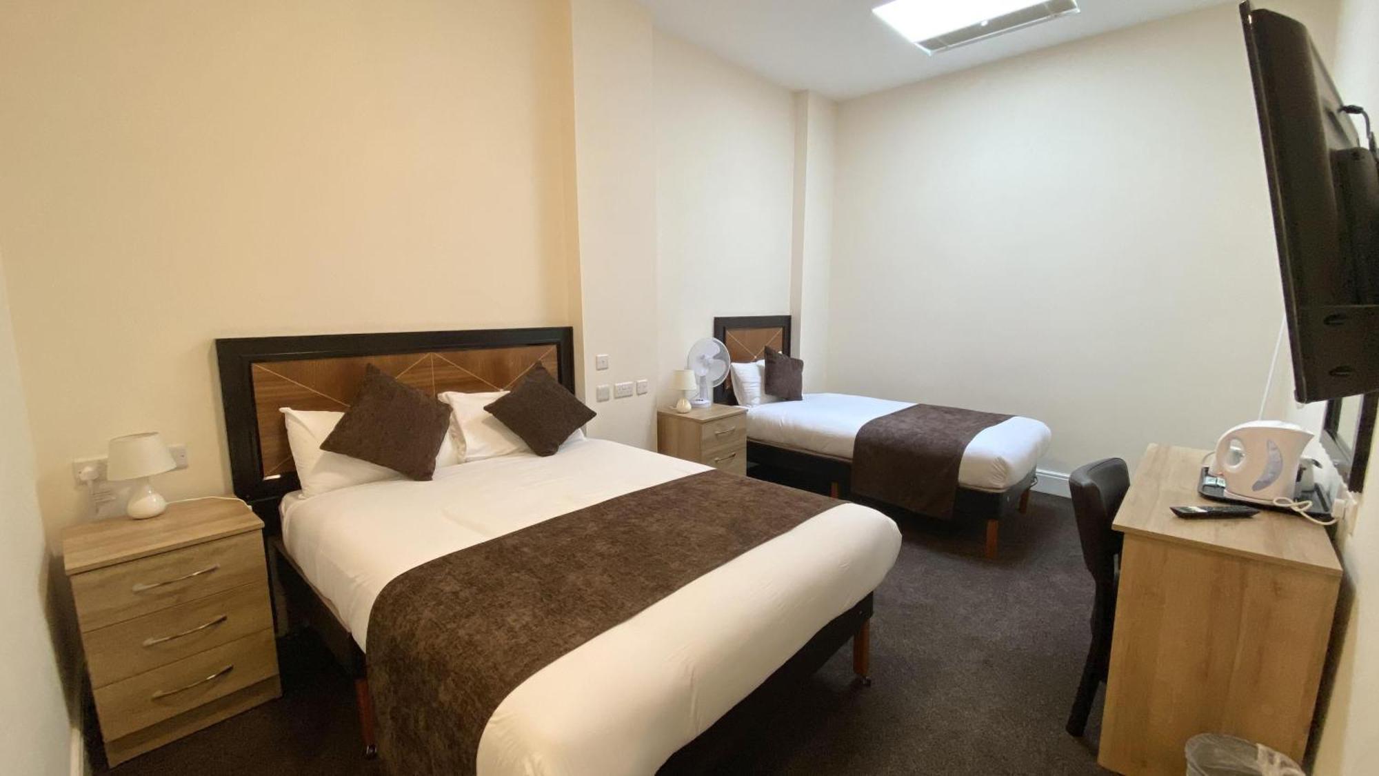 Russ Hill Hotel 3*