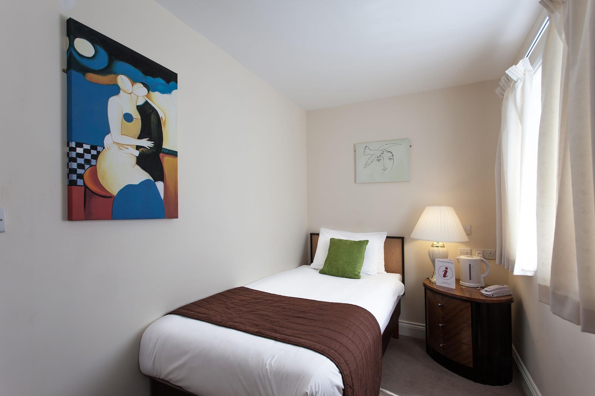 Russ Hill Hotel 3*