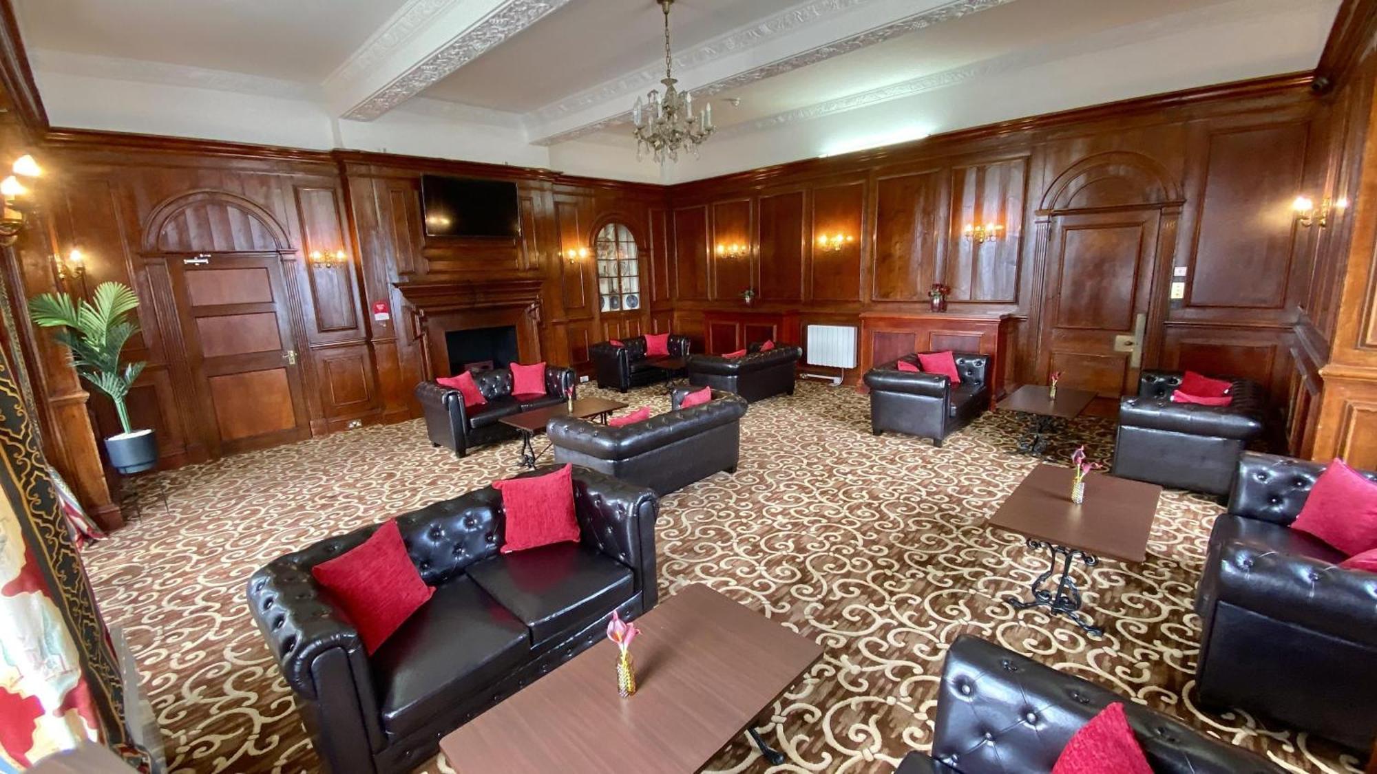 Hotel Russ Hill Charlwood